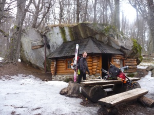 Theres a small hut, Refugio Petricek, in the woods below Frey, its got a stove and room for a few people.
